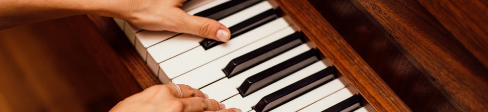 piano hands close up image